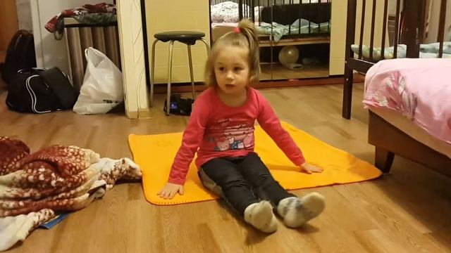 девочка 2,8 года рассказывает Чуковского Мойдодыр
