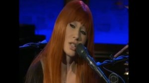 Tori Amos - Late Late Show with Craig Ferguson – Bouncing Off Clouds 10-11-07