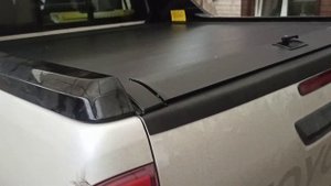 Тюнинг арабского пикапа Тойота Хайлюкс Hilux GR. Крышка кузова роллета сдвижная.