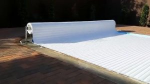 Сматывающее устройство для бассейна