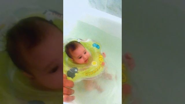 Круг для купания младенцев на шею Первое купание с кругом на шее Babyswimmer