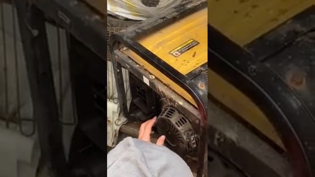 Как завести электрогенератор! ЗИМА! Когда выключили свет, а генератор не работает( смотреть онлайн