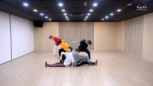 TXT (투모로우바이투게더) ‘어느날 머리에서 뿔이 자랐다 (CROWN)’ Dance Practice