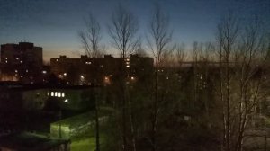 Остался тонкий серпик от Луны