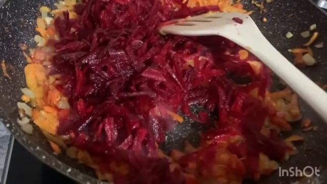 Уборка в спальне ?? Уборка на кухне ?? Готовлю борщ ?? Уборка в ванной комнате ???