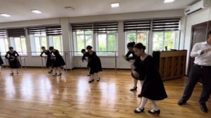 Бухарский танец «Вышивальщицы» в исполнении 3 нх класса