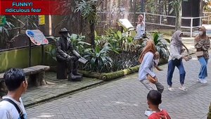 FUNNY pranks! 🤫статуя, которая пугает людей😱