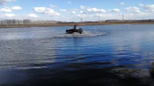 Квадроцикл Росомаха в воде