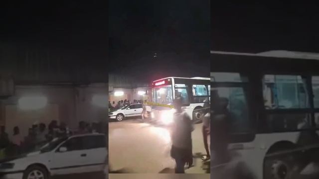 В Габоне народ продолжает ликовать. смотреть онлайн