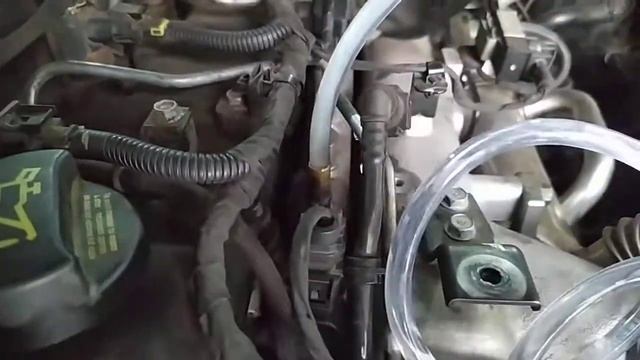 Киа Соренто 2.5 D4CB воздух в обратке с топливной рейки смотреть онлайн