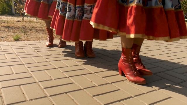 Выйду на улицу народная песня смотреть онлайн