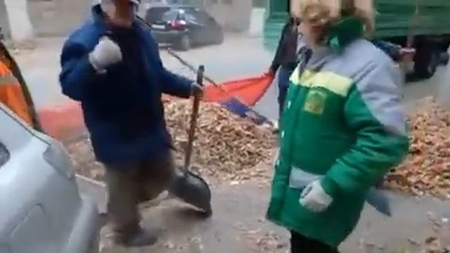 Осквернение флага РФ в Волгограде смотреть онлайн