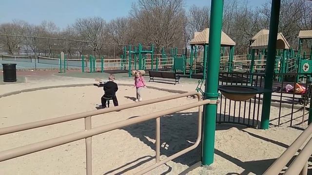 Детская площадка(3). США, Коннектикут, Нью Хейвен. смотреть онлайн