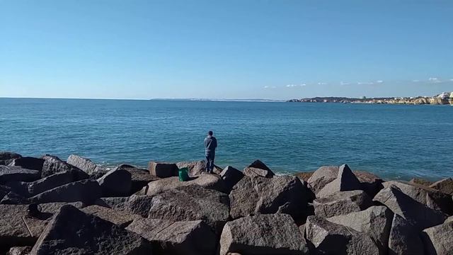 Пляжная рыбалка в Португалии
