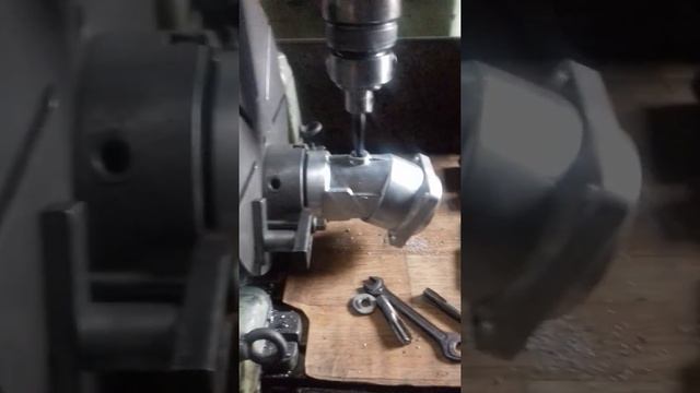 Координатно-расточной станок! Мелкая работа: расточка и нарезание резьбы под футорку. смотреть онлайн