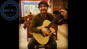 Таджик классно играет на гитаре и поёт акаи БАХРОМ