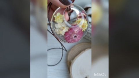 Кулон с гелихризумами