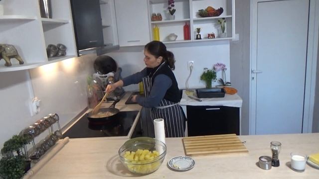 Запеканка с картофи, бекон и сметана смотреть онлайн