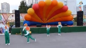 Танец маленьких карлсонов. Москва