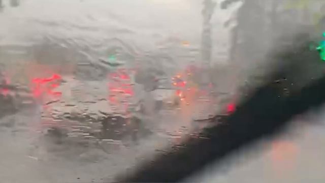 Ситуация на тюменских улицах после потопа смотреть онлайн