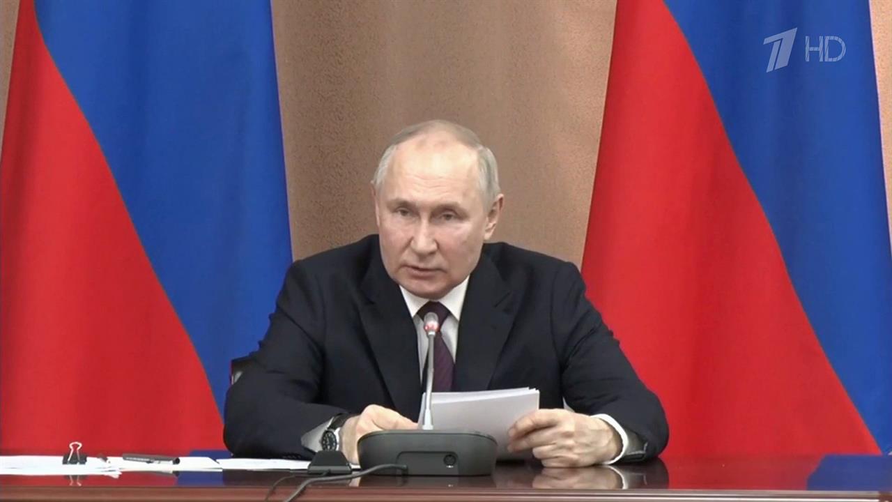 Многонациональность России - это ее всепобеждающая сила, заявил Владимир Путин