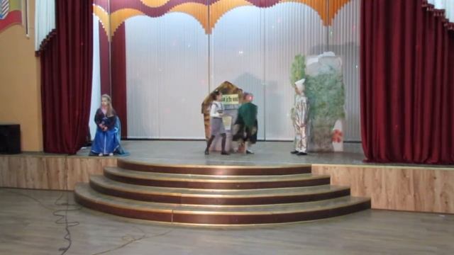 Спектакль на английском языке "A house in the wood" смотреть онлайн