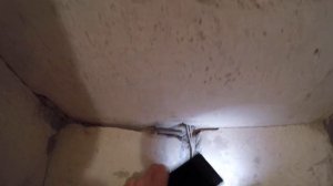 Бюджетная установка точечных светильников в туалете и ванной комнате.Очень интересное решение