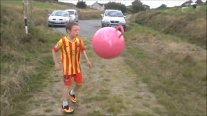 Малыш и мячи