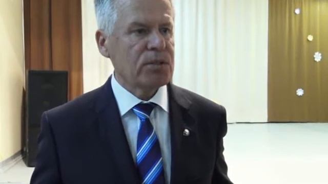 Рассказать что такое праймериз, узнать, что волнует людей и ответить на их вопросы. смотреть онлайн