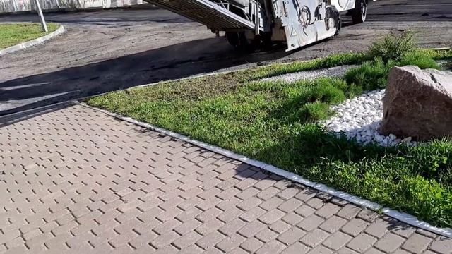 #дорожнаятехника#уборкаасфальта#укладкадорог#отличнаяработа  Дорожная техника. Резка асфальта.