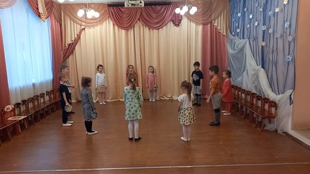 Музыкально-ритмические движения с бубнами д/с 6 смотреть онлайн