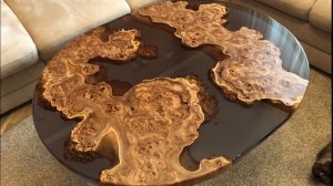 Стол "Черная жемчужина" на деревянном подстолье.