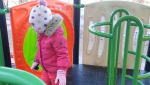 Афина Катается с ГОРКИ/Гуляет на ПЛОЩАДКЕ/Play in the Playground