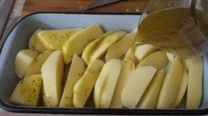 Картошка по-гречески в духовке/Potatoes in Greek in the oven