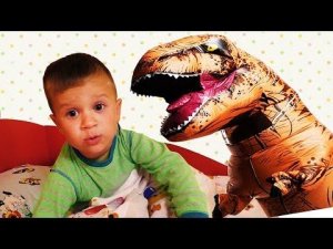 ★ СТРАШНЫЙ ДИНОЗАВР у нас Дома! Dinosaurs GIANT LIFE SIZE DINOSAUR Kids Videos Видео про Динозавров