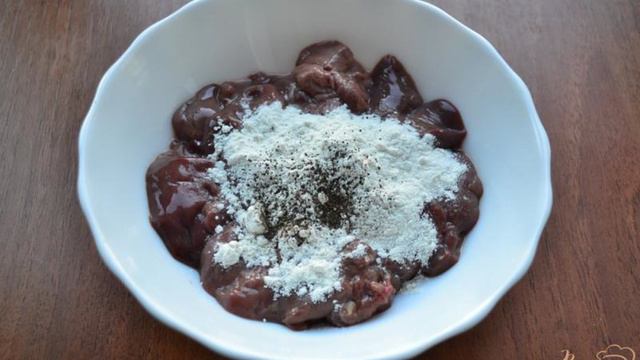 Куриная печень жареная с луком и соевым соусом