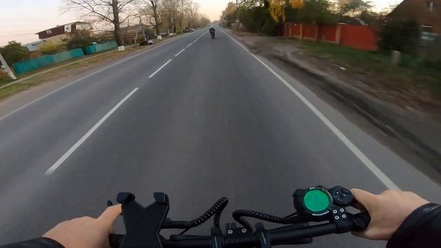 Электросамокат Dualtron Thunder против скутера смотреть онлайн