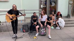 Я сошла с ума (t.A.T.u. cover) – кавер-версия в исполнении уличных музыкантов «Малевич квадрата»