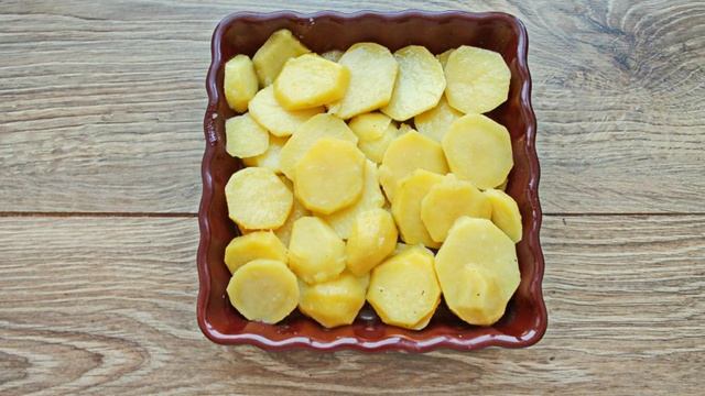 Путассу с картошкой в духовке