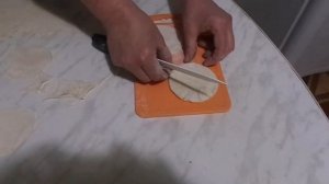 Приготовление хвороста в виде розочек.