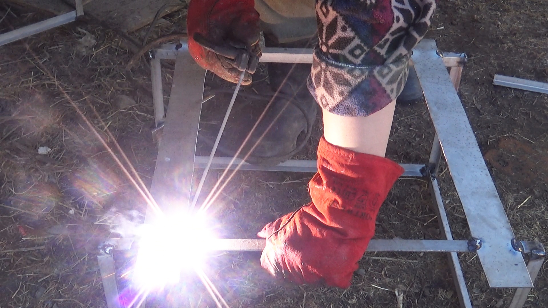 ПОДСТАВКА ДЛЯ УЛЬЯ ИЗ УГОЛКОВ СВОИМИ РУКАМИ смотреть онлайн