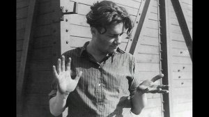 Кирилл Савкин читает стихотворение Эльдара Рязанова "Я все еще как прежде...".