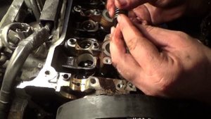 Замена маслосъёмных сальников клапанов MAZDA 323F Replacement of valves oil seal