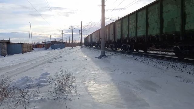 2ЭС6-131 с обычным грузовым поездом. смотреть онлайн