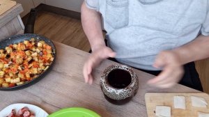 ЖАРКОЕ ПО ЦАРСКИ. Охотничьи колбаски с картошкой в горшочках. Очень вкусная еда.