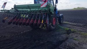 Закінчили сіять сою МТЗ 892.2 МТЗ 80 👍👍👍 01.05.23.