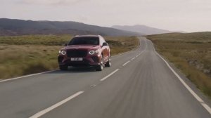 Bentley Bentayga S (2022) - driving, exterior & interior