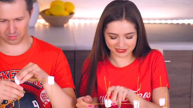 Строим башню из маршмеллоу и макарон! У кого ВЫШЕ челлендж ? Эльфинка