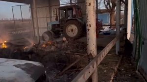 Разбитая техника ВСУ.Обратите внимание, трактор не сгорел.