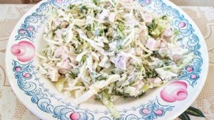 Капустный салат с копчёной куриной грудкой